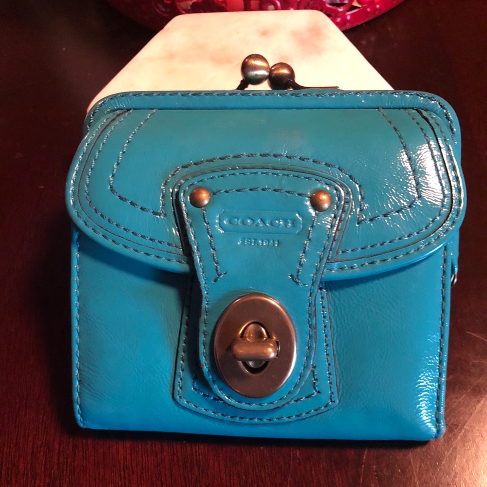 Gorgeous Authentic Coach Legacy wallet!